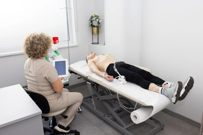 EKG EKG jeb elektrokardiogramma ir sirds elektrisko impulsu pierakstīšanas metode.