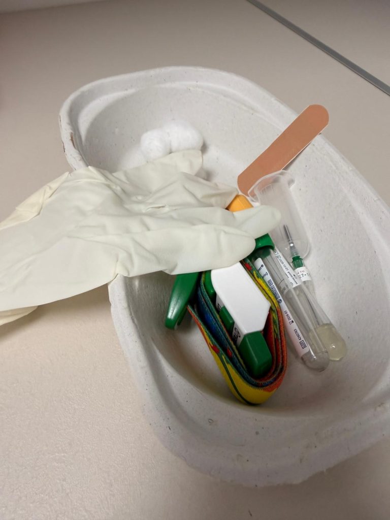 Asins analīžu nodošanas komplekts